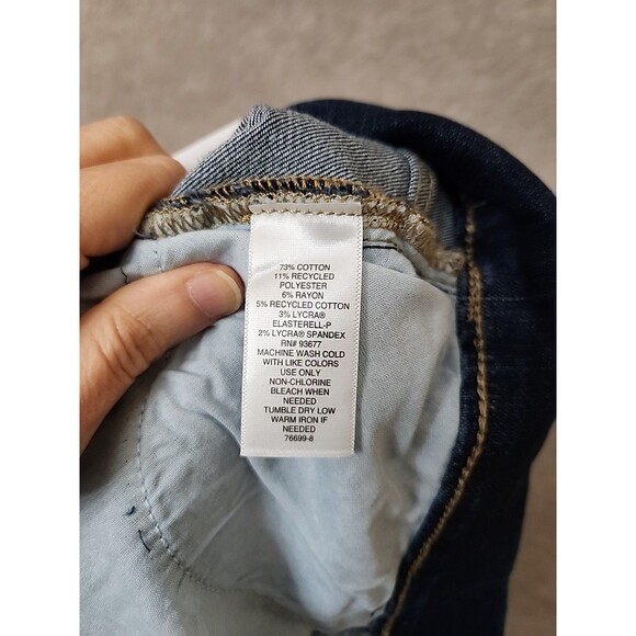 Liz Claiborne Amber Pull-On Shorts Womens 6 Blue Armour Wash Denim Stretch NEW - Picture 9 of 10